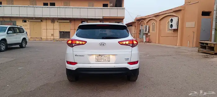 للبيع توسان 2017 بنزين 4
