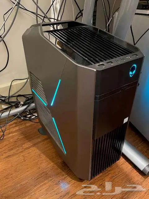 كمبيوتر Alienware مكتبي مع شاشة Dell Alienware 240Hz 1