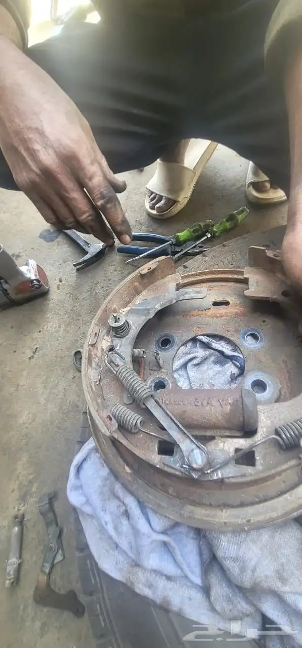 للبيع قطع غيار كيا دينا 4