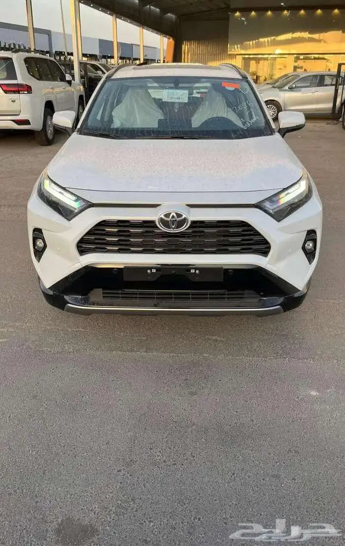 راف فور XLE ابيض 2025 2