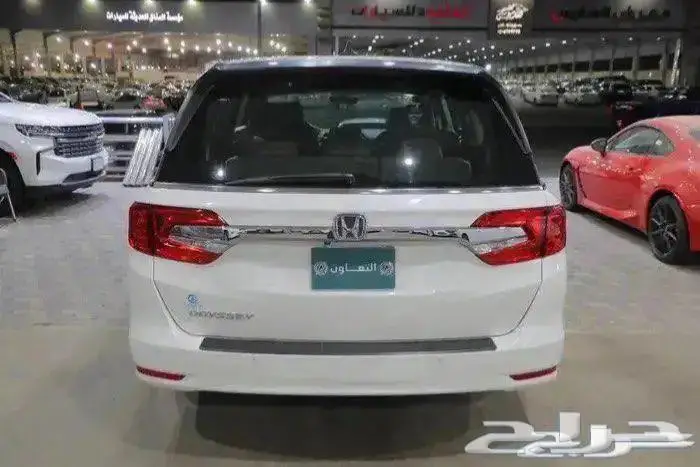 هوندا اوديسي فل كامل فتحة سقف جلد ستة سلندر موديل 2019 7