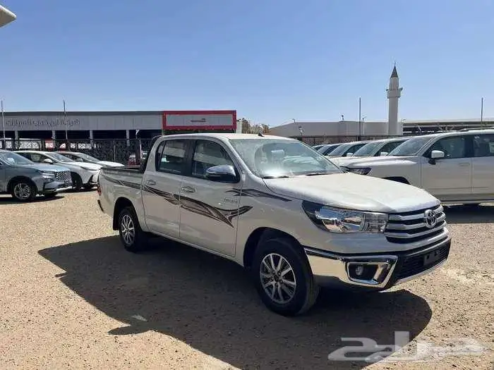 هايلوكس GLX2 غمارتين بنزين 2025 3