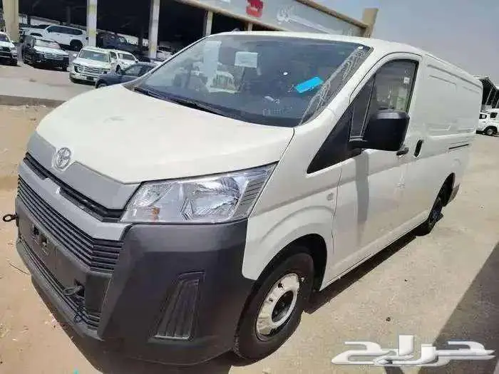 تويوتا فان بضاعه 2025 سقف عادي بنزين 1
