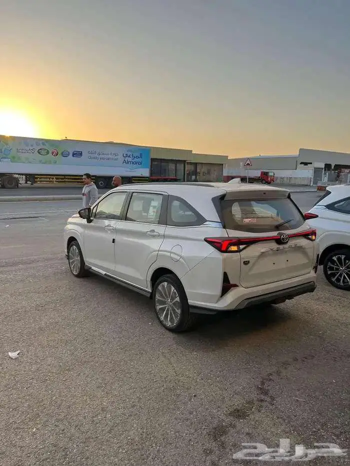 تويوتا فيلوز GLX بنزين 2025 1