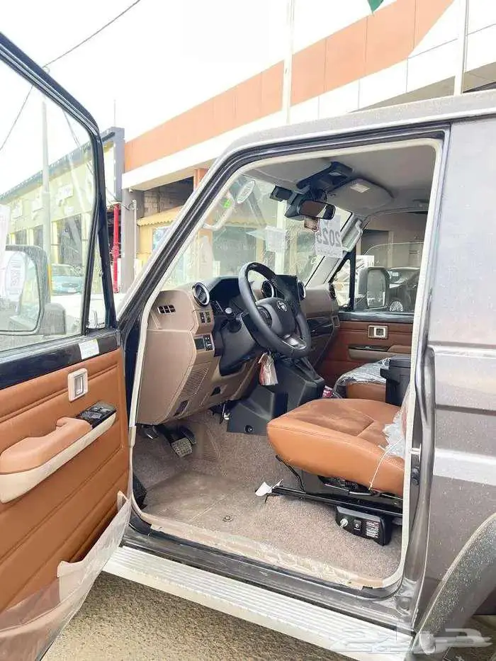 جيب مصندق فل كامل ( بنزين ) 2025 رمادي 6