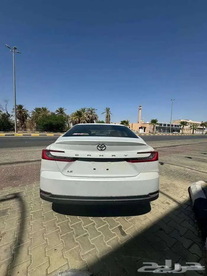 تويوتا كامري LE موديل 2025 م 3