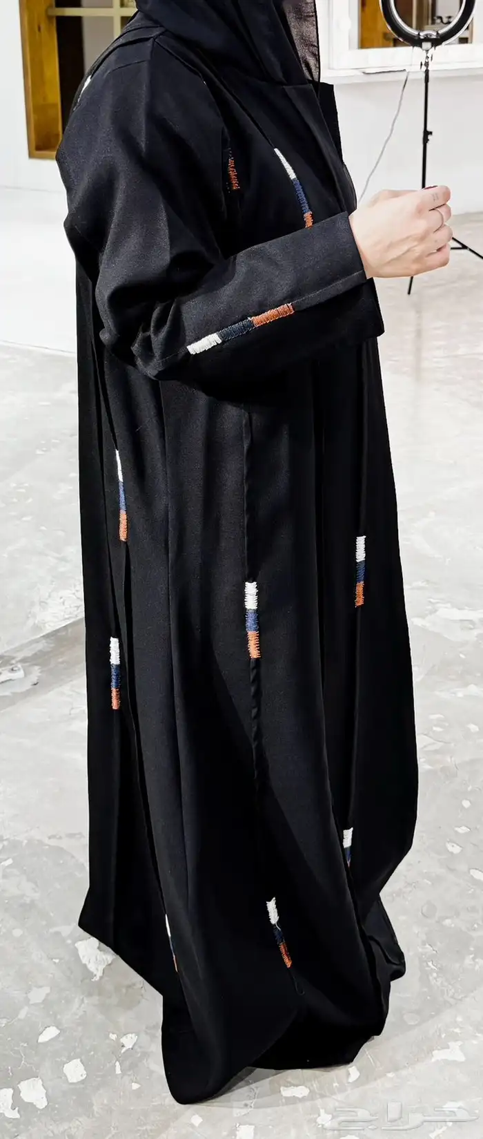 عبايات مختلف التصاميم بالجملة أبيعها 4