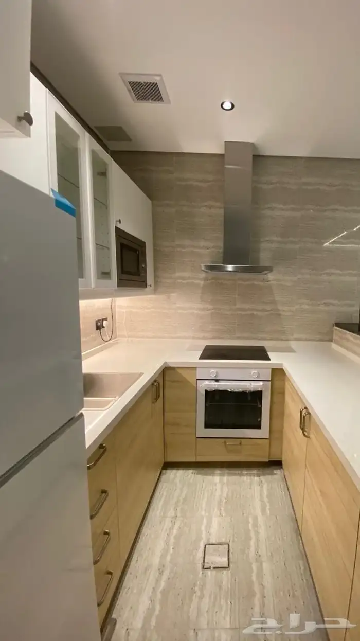 شقة على البحر مقابل الشبيلي مدخلين 3