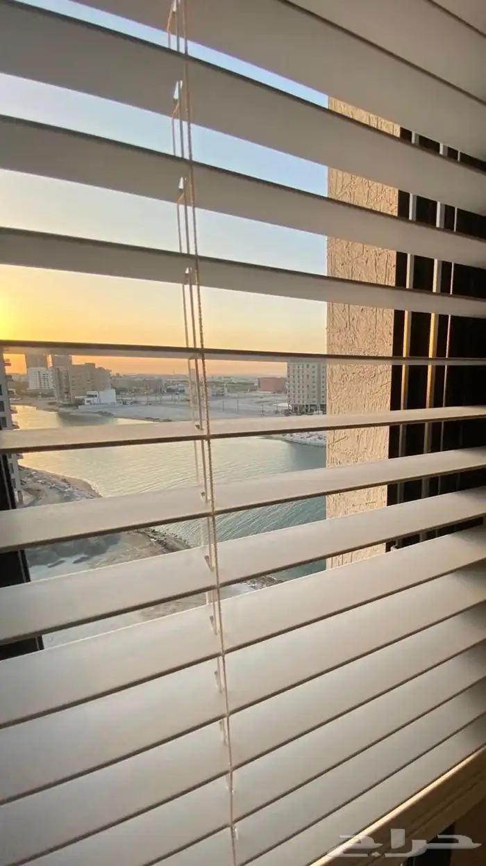 شقة على البحر مقابل الشبيلي مدخلين 8