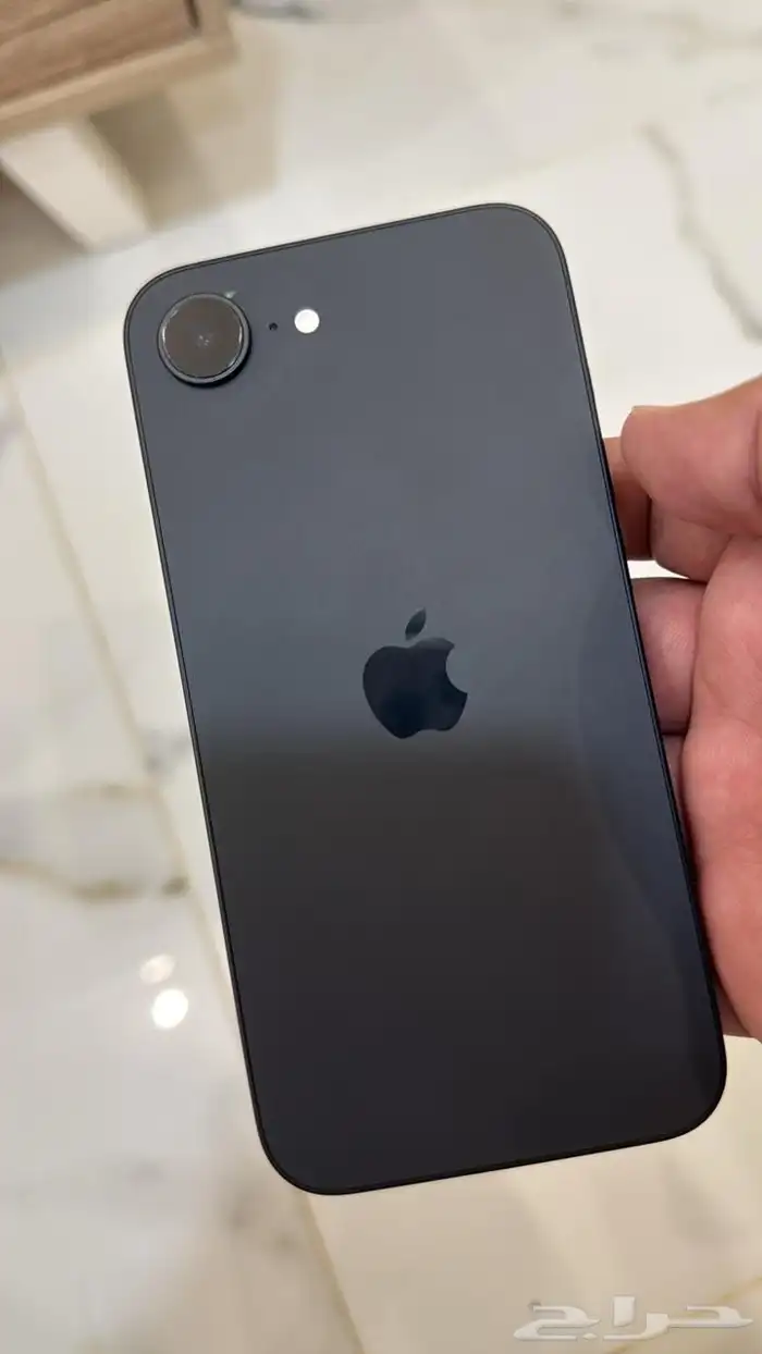 ايفون 16 e 1