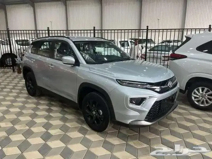 تويوتا اوربان GLX فل كامل 2025 8