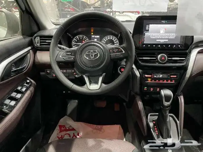 تويوتا اوربان GLX فل كامل 2025 10