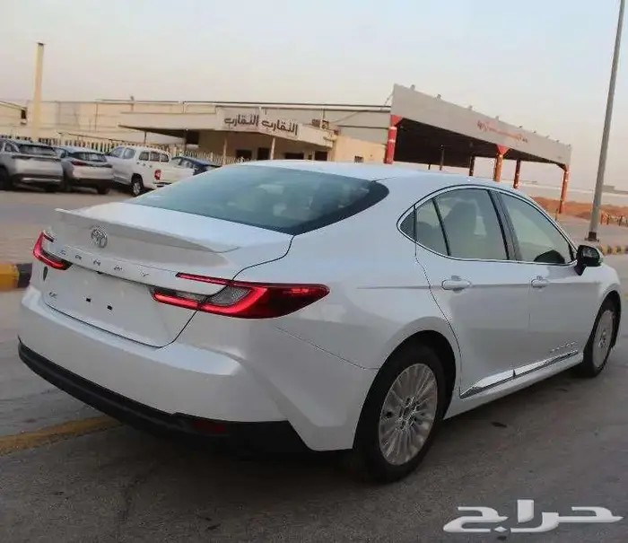 تويوتا كامرى LE بنزين نص فل 2025 2