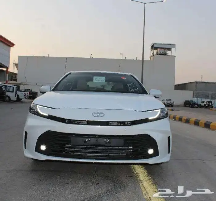 تويوتا كامرى LE بنزين نص فل 2025 1