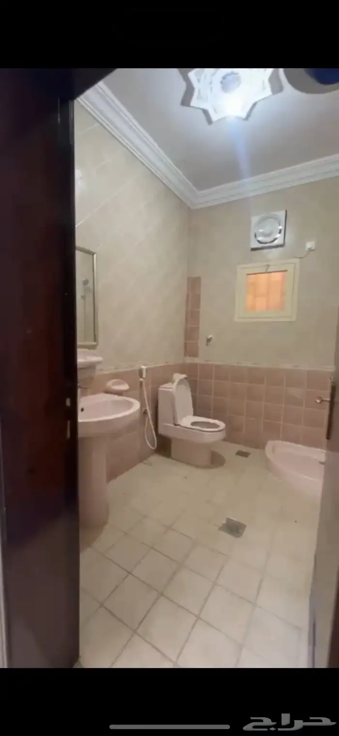 شقة للإيجار بحي ج21 8