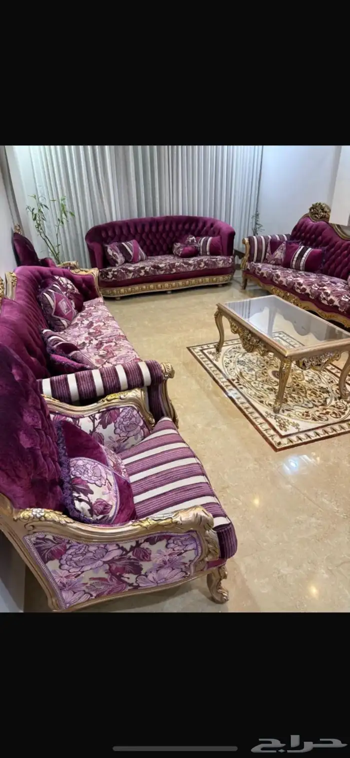 كنب تركي كبير ب300مع طاولة استقبال خشبيه كبيرة هدية 1