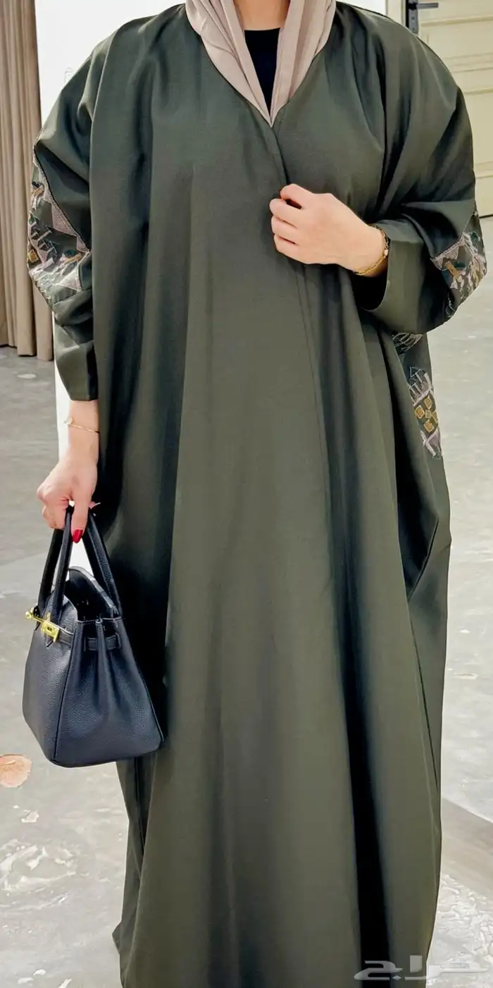 عبايات مختلف التصاميم بالجملة أبيعها 5