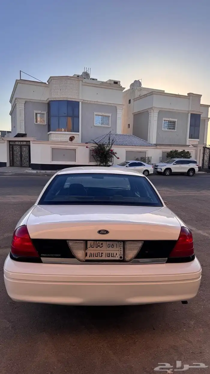 فورد كراون فكتوريا 2003 12