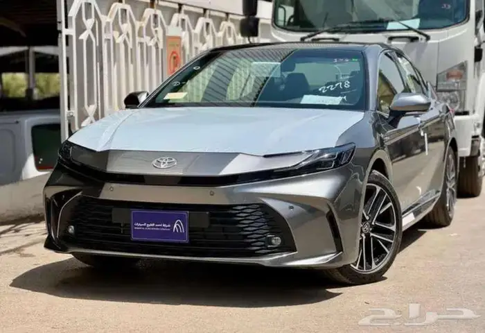 تويوتا كامري LE هايبرد 2025 - لون رمادي ( أقساط - كاش ) . 0