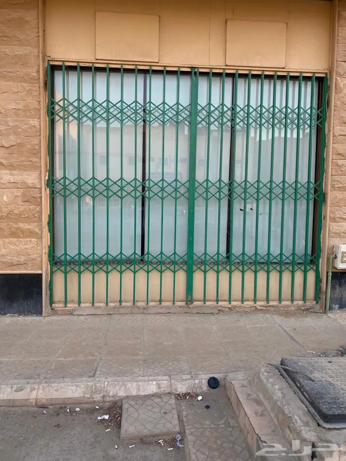 أبواب شبك خليه محلات نضيفه 1