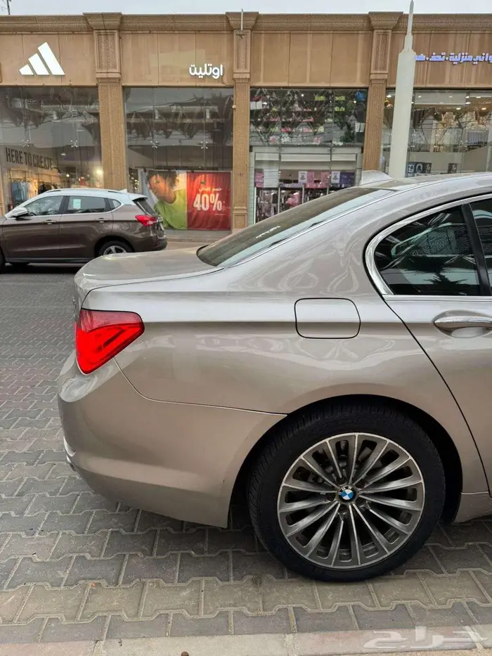 بي ام Li 740 موديل 2010 فل كامل 6 سلندر توين تيربو 7