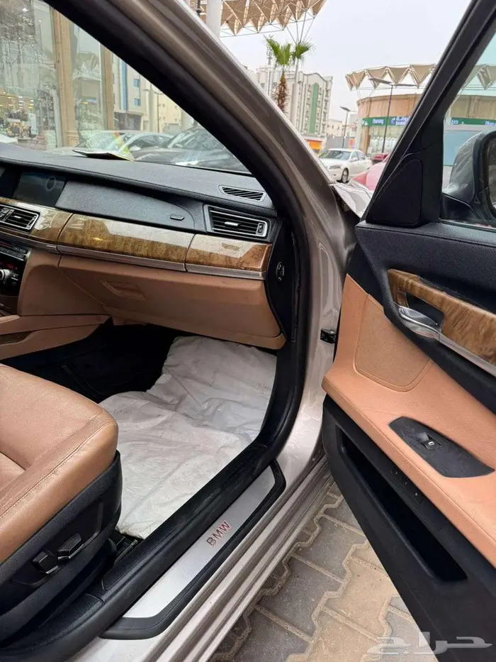 بي ام Li 740 موديل 2010 فل كامل 6 سلندر توين تيربو 19