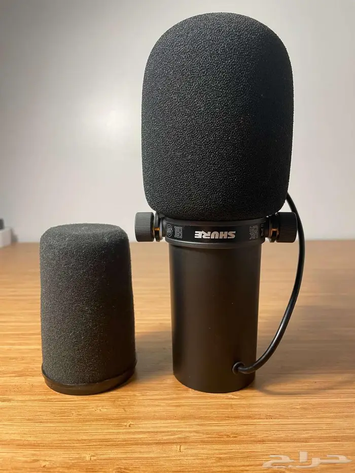 مايك شور Shure SM7B بحالة ممتازة مع الكرتون وجميع الملحقات 1