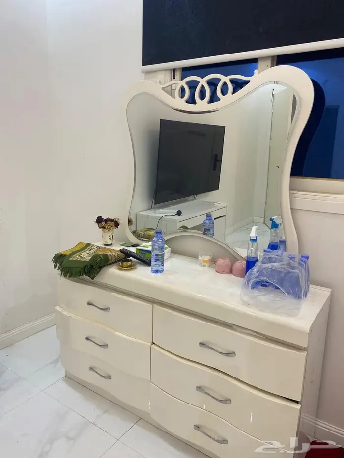 غرفة نوم متكاملة مع طاولة مكتب من ايكيا 9