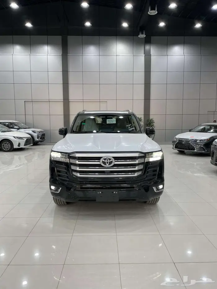 تويوتا لاندكروزر GXR L3 نزين سعودي 2025 ابيض - اسود 2