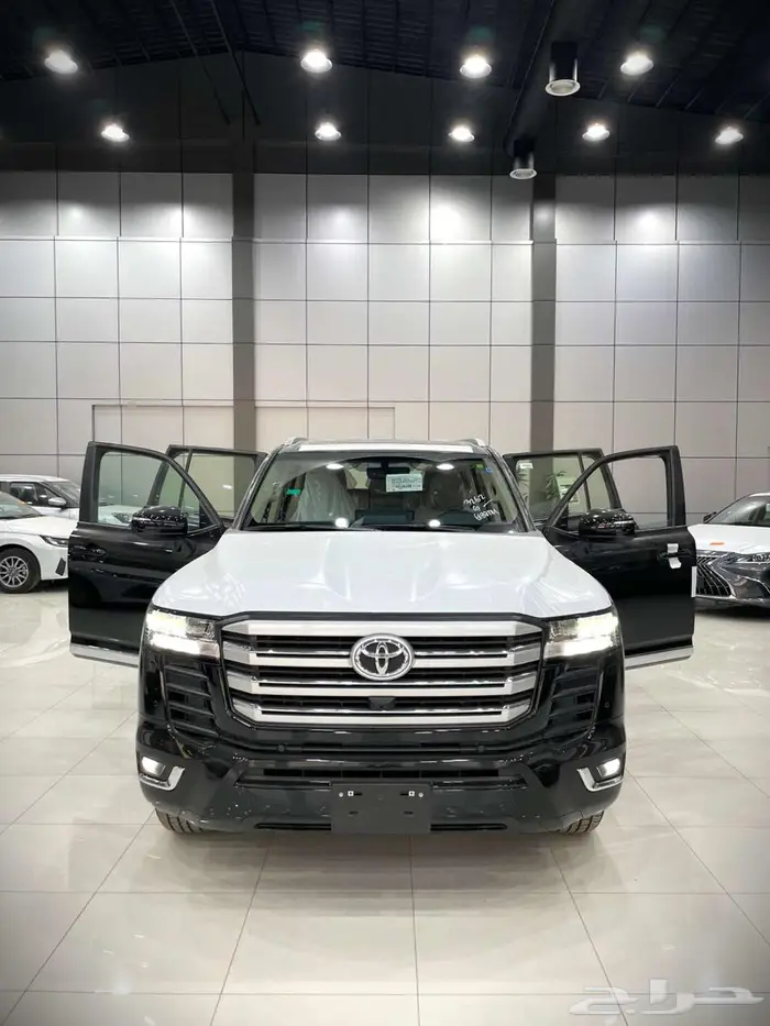 تويوتا لاندكروزر GXR L3 نزين سعودي 2025 ابيض - اسود 0
