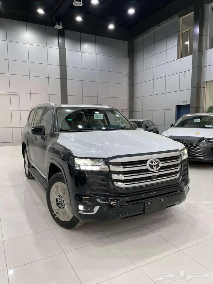تويوتا لاندكروزر GXR L3 نزين سعودي 2025 ابيض - اسود 8
