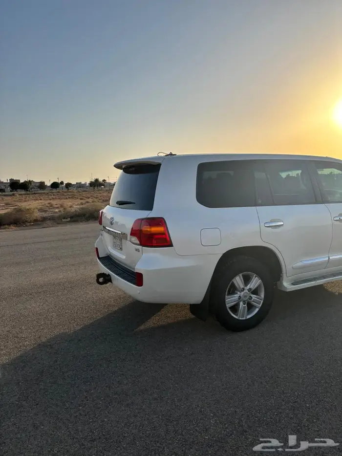 لاندكروزر GXR 2014 3