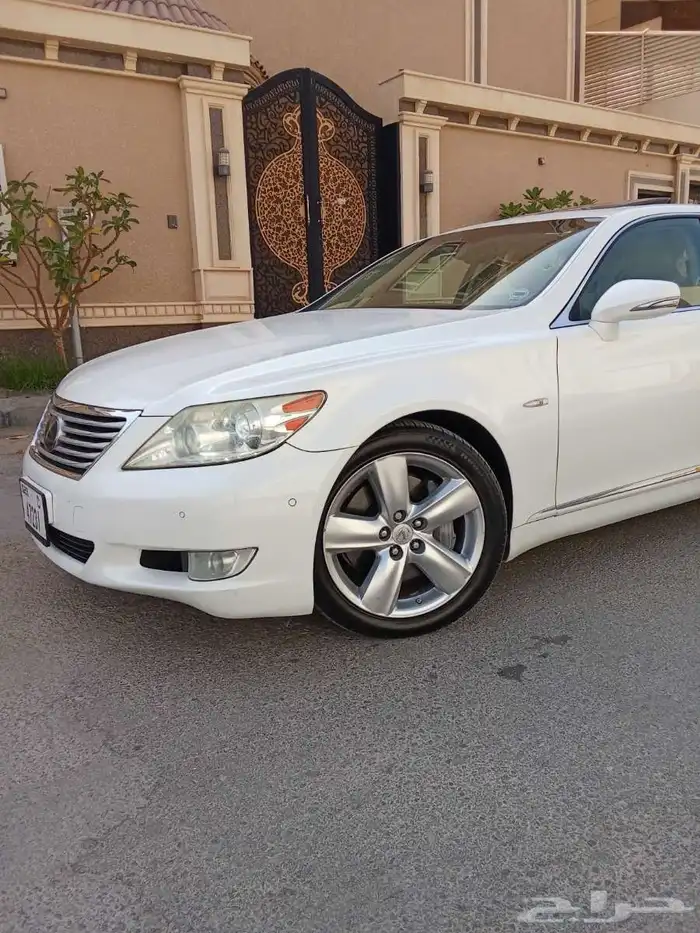 لكزس LS460 5