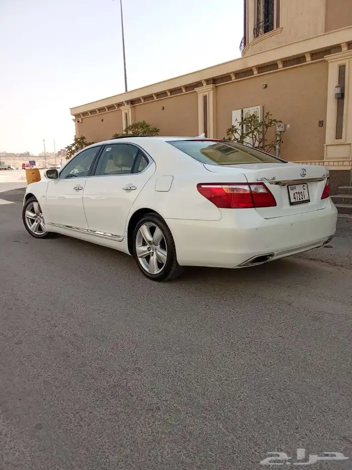 لكزس LS460 3