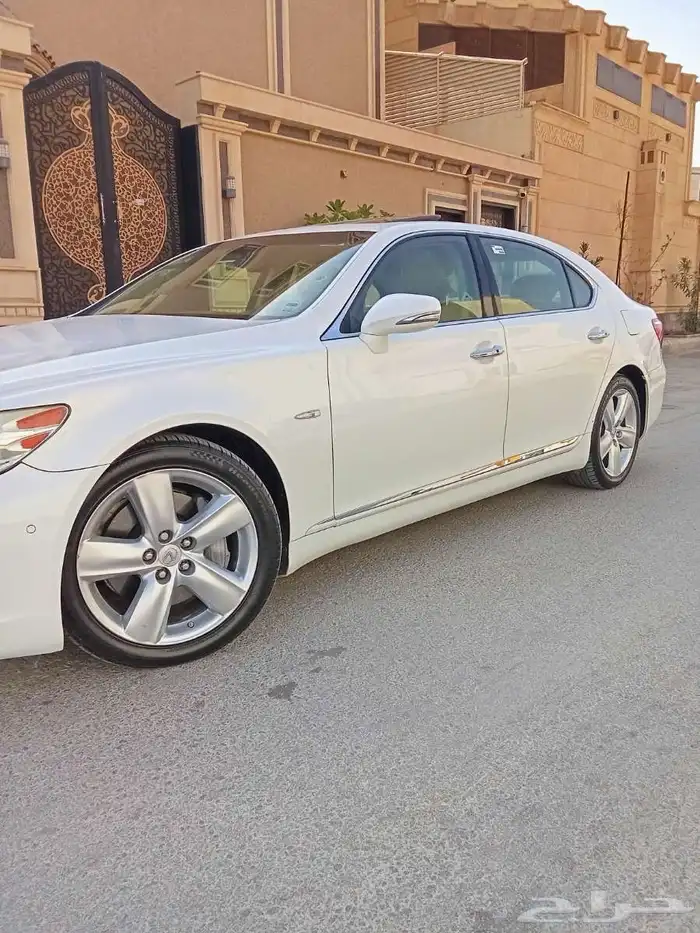 لكزس LS460 4