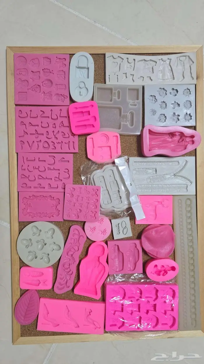 قوالب سيلكون للشمع والجبس والحلويات 0
