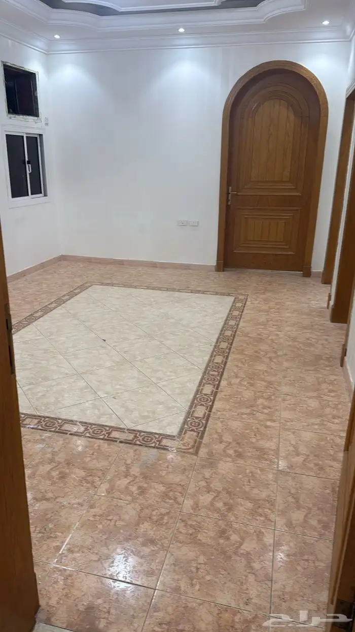 شقه للايجار بحي النزهة 4