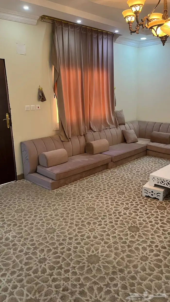 للبيع اثاث كنبات وفرشات 9