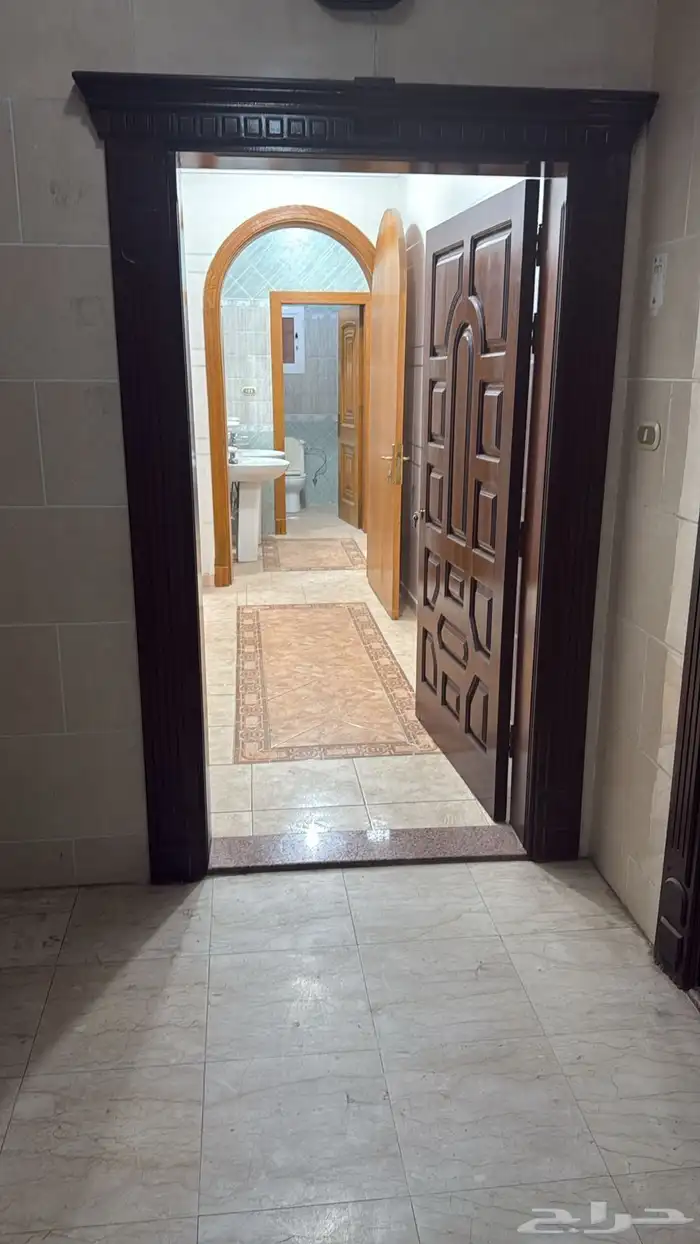 شقه للايجار بحي النزهة 0