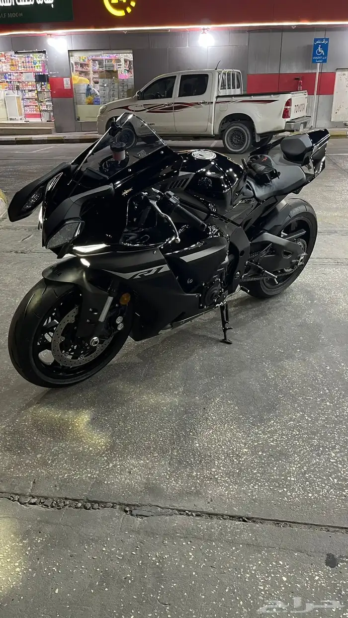 Yamaha R1 2024 10