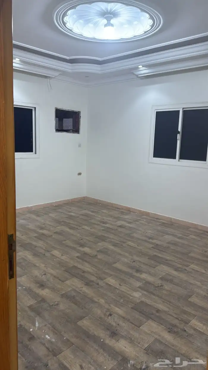 شقه للايجار بحي النزهة 14