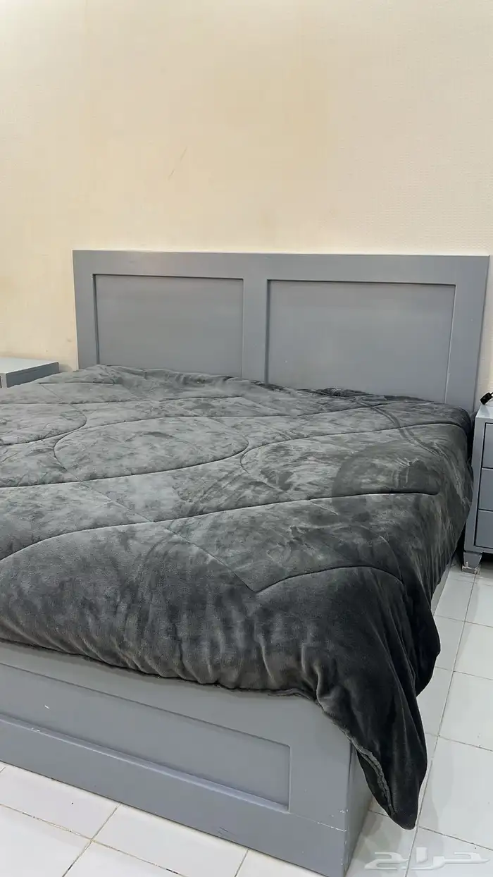 للبيع تسريحه وسرير نفرين ب دروجه يمين ويسار نظيفه 1