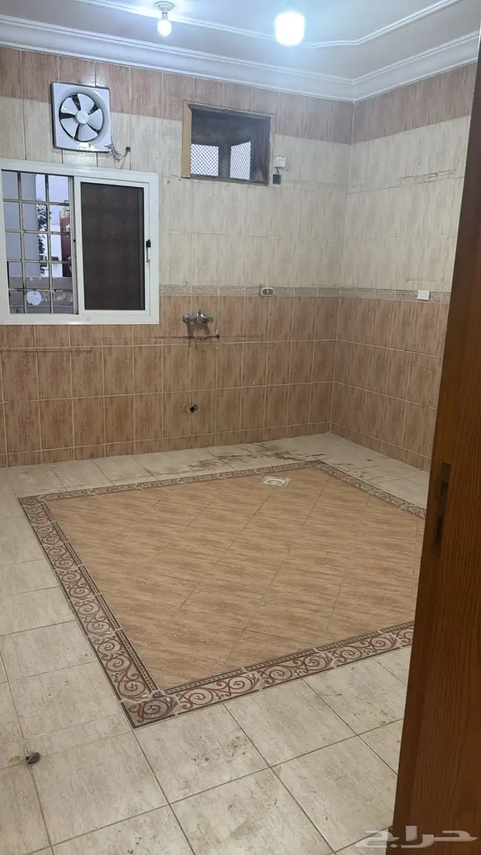 شقه للايجار بحي النزهة 5