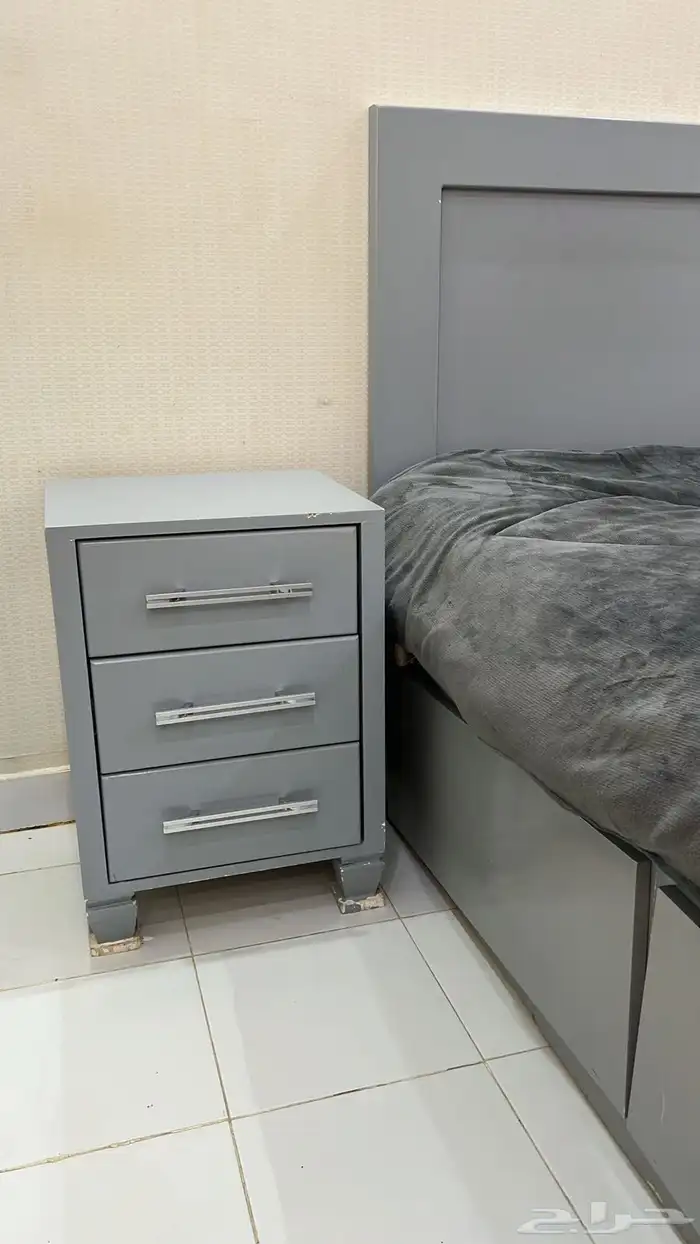 للبيع تسريحه وسرير نفرين ب دروجه يمين ويسار نظيفه 2