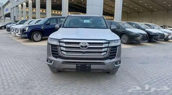 تويوتا لاندكروزر GXR3 بنزين 2025 2