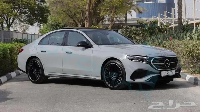 مرسيدس بنز E300 2025 خليجي اصفار مع ضمان الوكيل 4