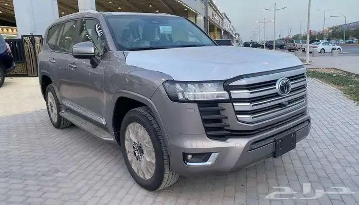 تويوتا لاندكروزر GXR3 بنزين 2025 1
