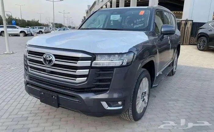 تويوتا لاندكروزر GXR3 بنزين 2025 8