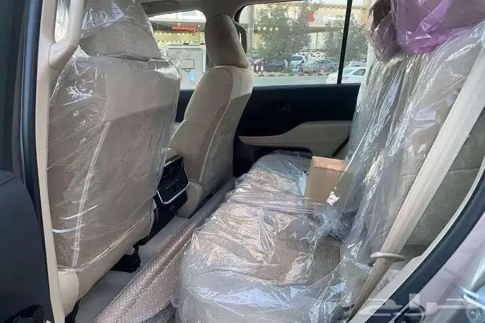 تويوتا لاندكروزر GXR3 بنزين 2025 29