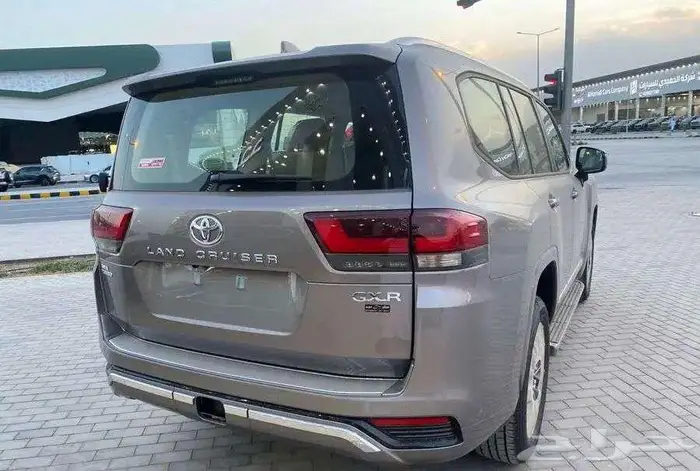 تويوتا لاندكروزر GXR3 بنزين 2025 5